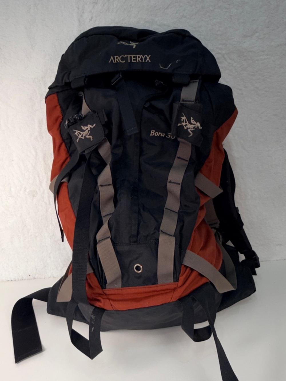 Arc’teryx Bora 30 Hiking Backpack Black Red Technical Daypack - Picture 9 of 14
